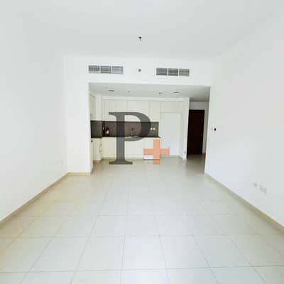 2 Bedroom Flat for Rent in Town Square, Dubai - Resort-Style Living: Walkout to the Pool& Amenities From your Apartment