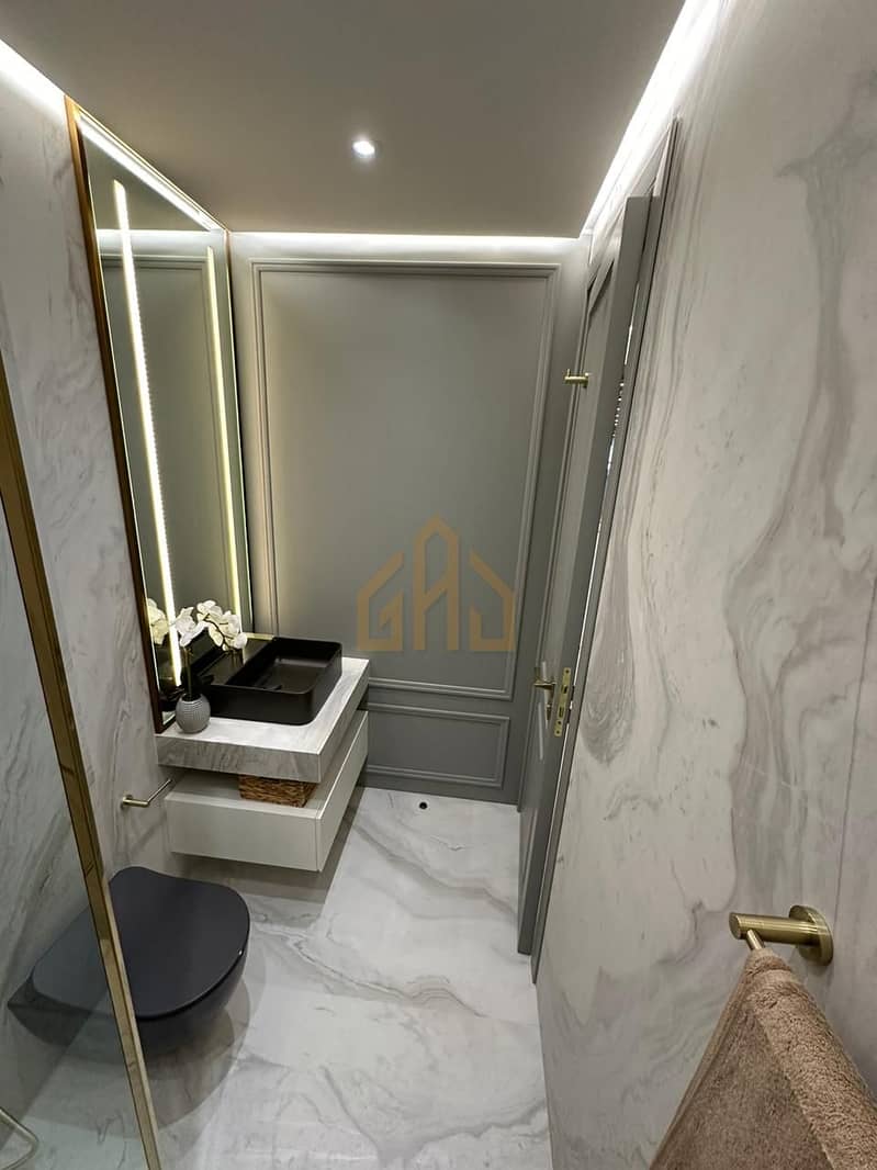 8 powder room. jpeg