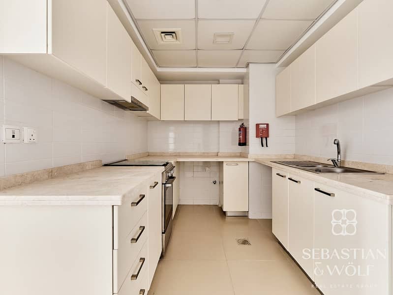 5 Kitchen 1. jpg