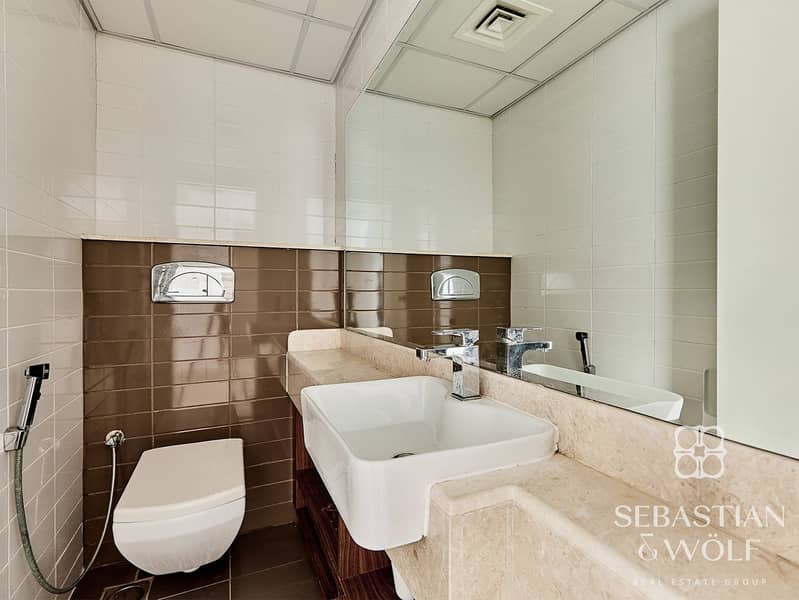8 Washroom A 1. jpg