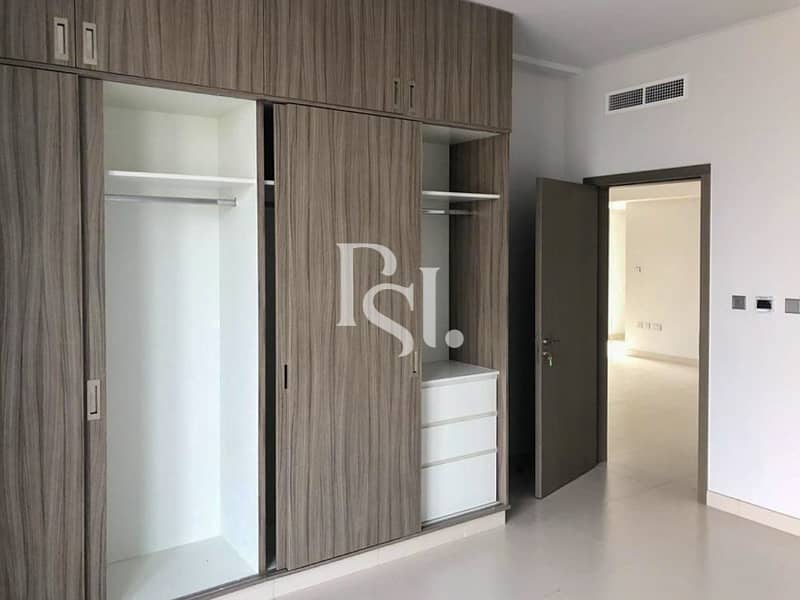6 meera-tower-2-shams-abu-dhabi-al-reem-island-closet (1). JPG