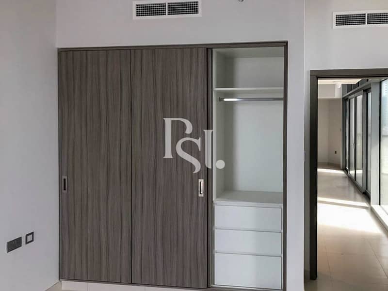 7 meera-tower-2-shams-abu-dhabi-al-reem-island-closet. JPG