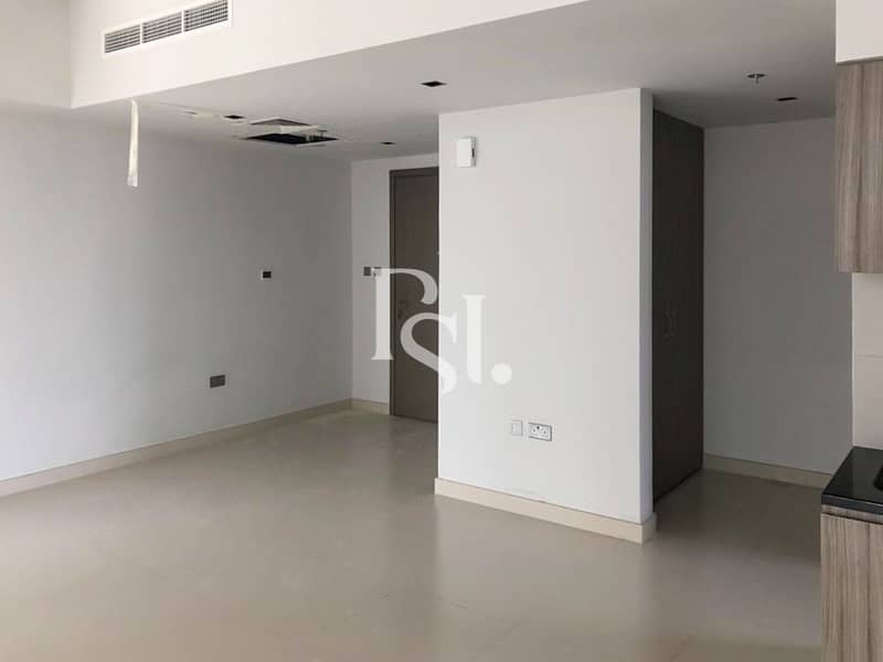 8 meera-tower-2-shams-abu-dhabi-al-reem-island-living-area (4). JPG