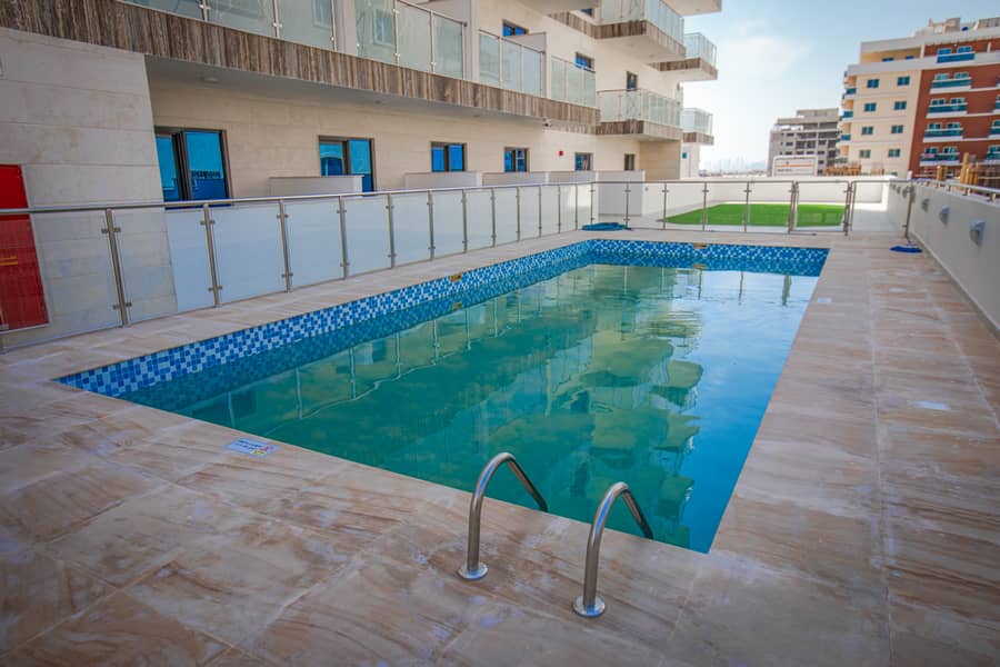 4 swimming pool. jpg