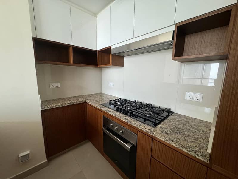 5 Stunning_Views___High_floor___Largest_Layout-9. jpg