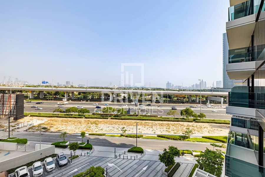 Large layout | Well Kept | Close to Metro