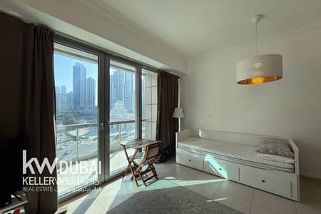 Studio for Rent in Downtown Dubai, Dubai - Large | Vacant | Unfurnished