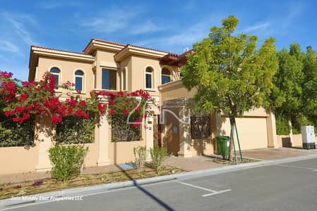 Single Row 5BR with Private Garden and Pool Single Row 5BR with Private Garden and Pool