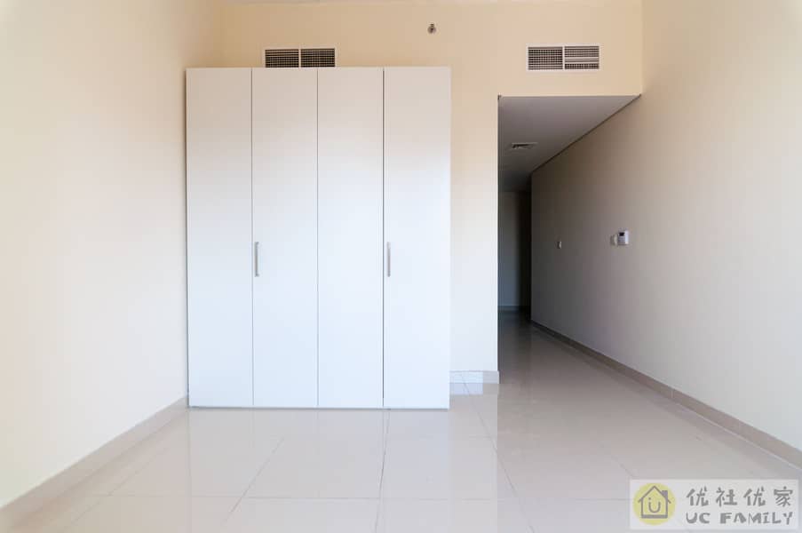 4 studio-2. jpg