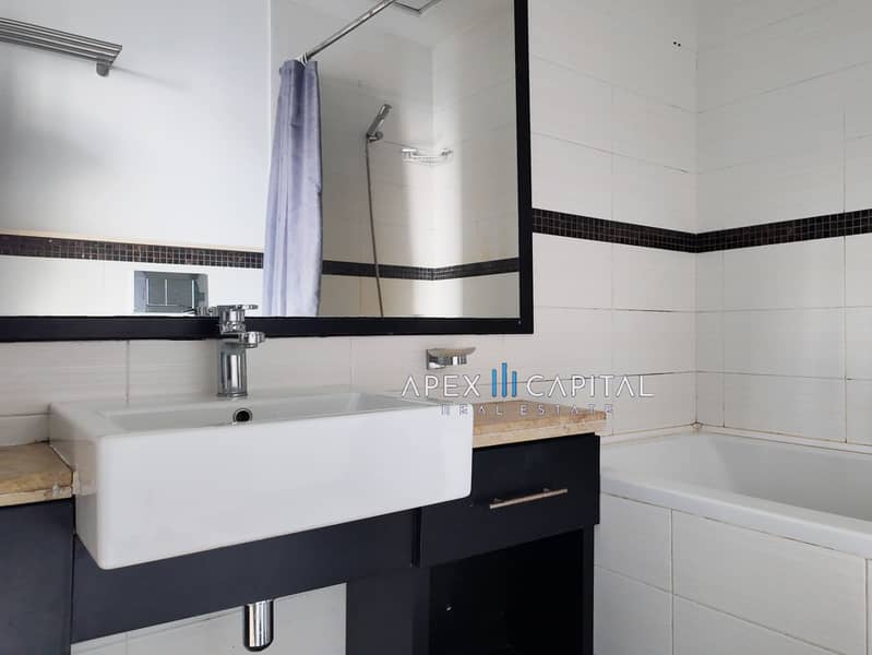 15 Park Heights bathroom. jpg. jpg