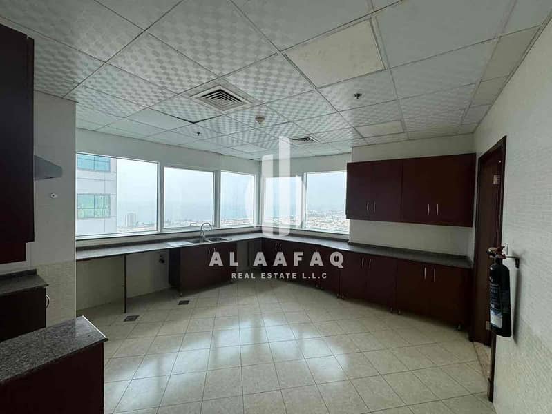 12 f23cab72-ae7b-4fb5-9a2f-a1e3187d4dc9. jpg