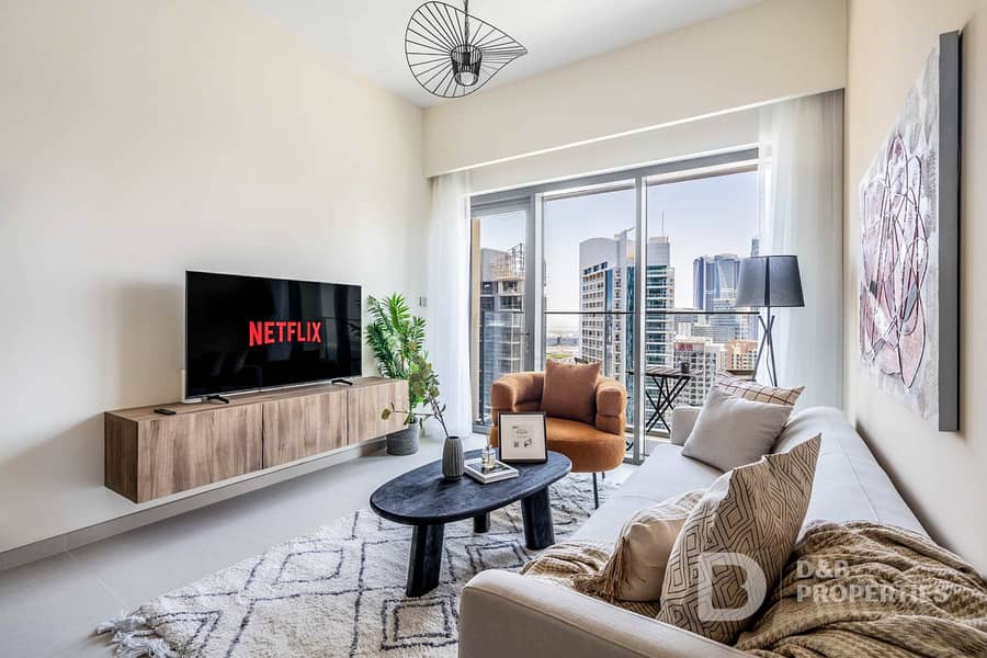 Mid Floor | Luxurious Apartment | Elegant Furnish Mid Floor | Luxurious Apartment | Elegant Furnish