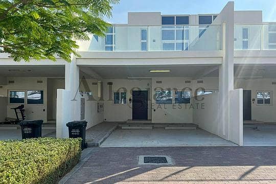 Middle Unit | Closed Kitchen | Spacious Layout