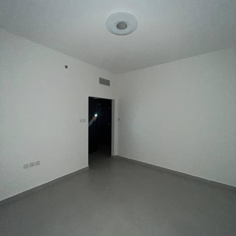 15 d887df9d-6f2e-4d9a-a3c5-d95da2952cc8. jpg