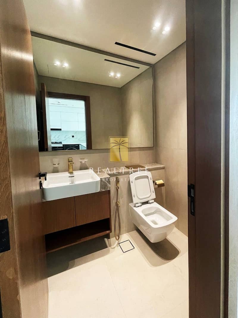 15 BATHROOM 2. jpg