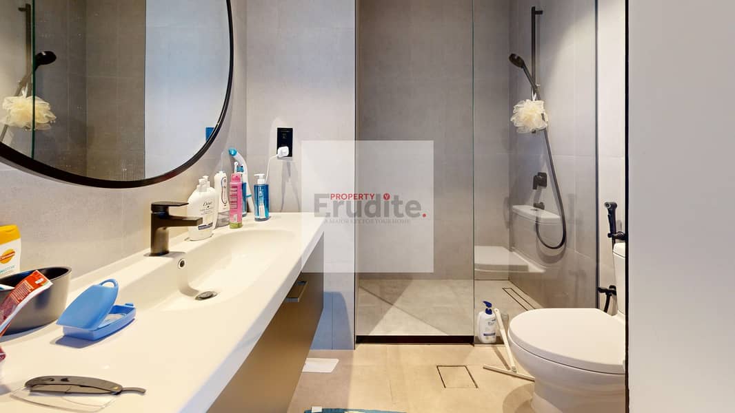 5 15-Northside-03-Bathroom. jpg