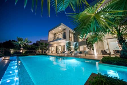Spacious Modern Style and Luxurious Villa Spacious Modern Style and Luxurious Villa