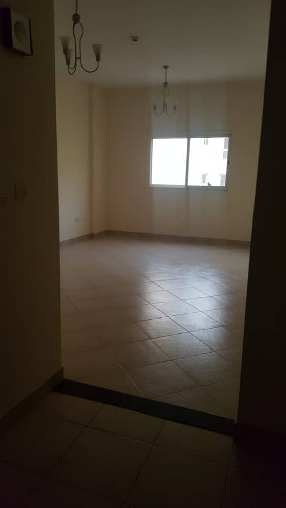 one bedroom in( 2,4,6,12 )chq wb store parking 2 washroom