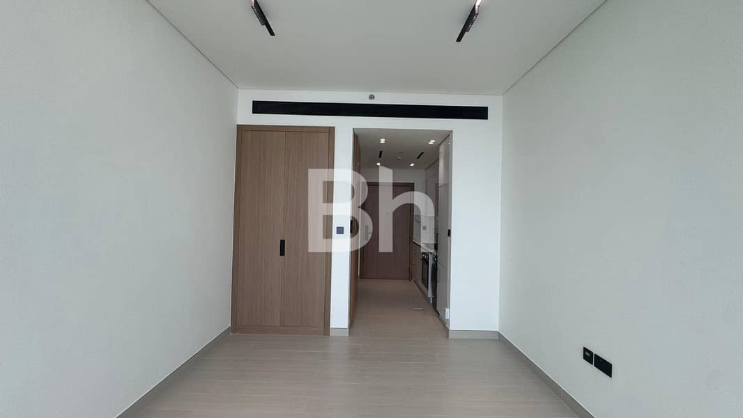 Mid floor | Brand new | Vacant | Community views