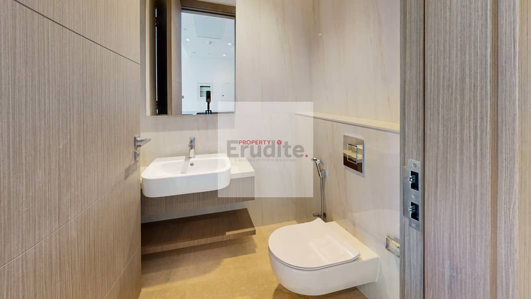 12 Peninsula5-406-Bathroom 1. jpg