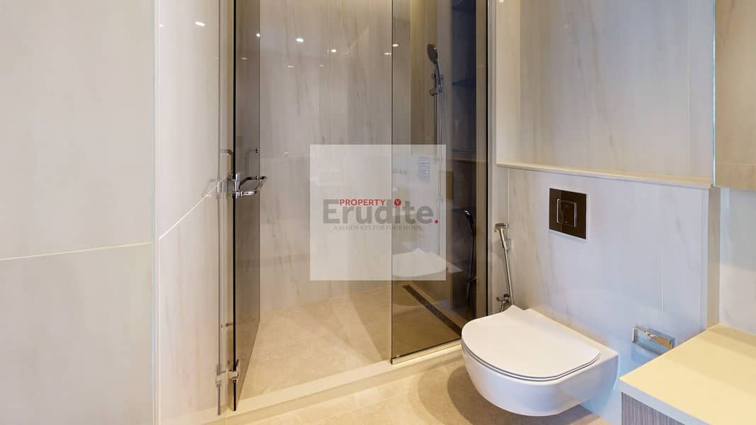 13 Peninsula5-406-Bathroom. jpg