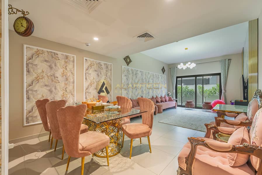 10 Living Room1. jpg