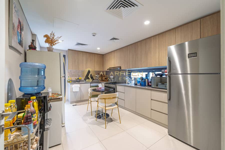 14 Kitchen. jpg