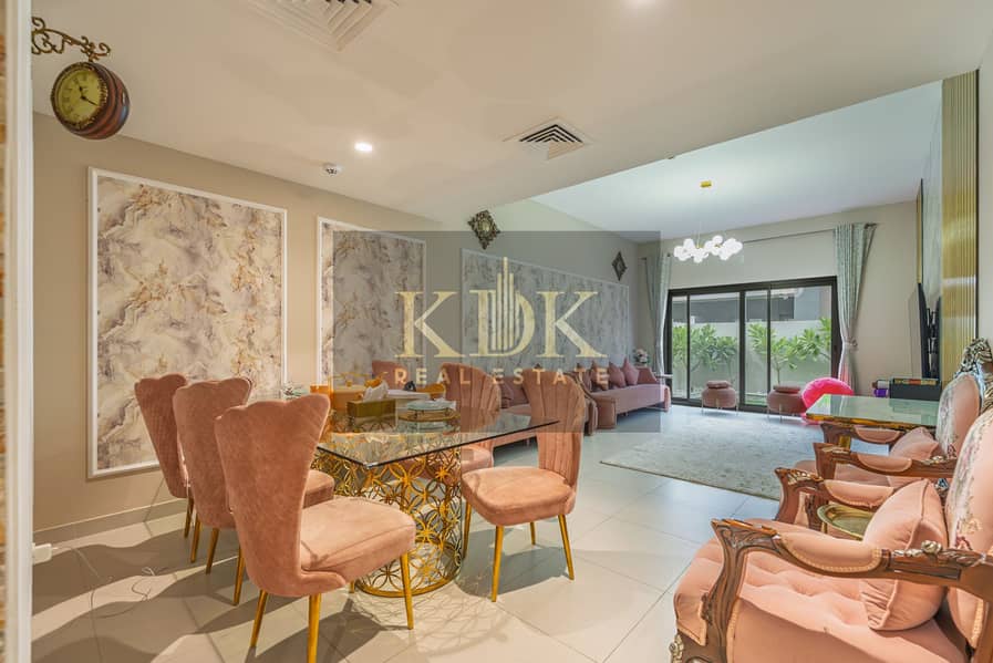 2 Living Room1. jpg