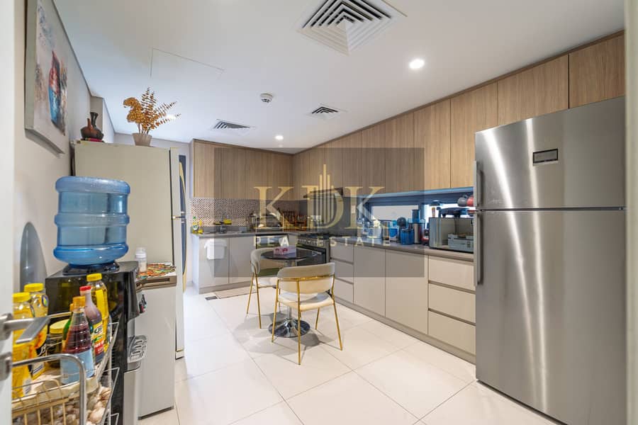 18 Kitchen. jpg