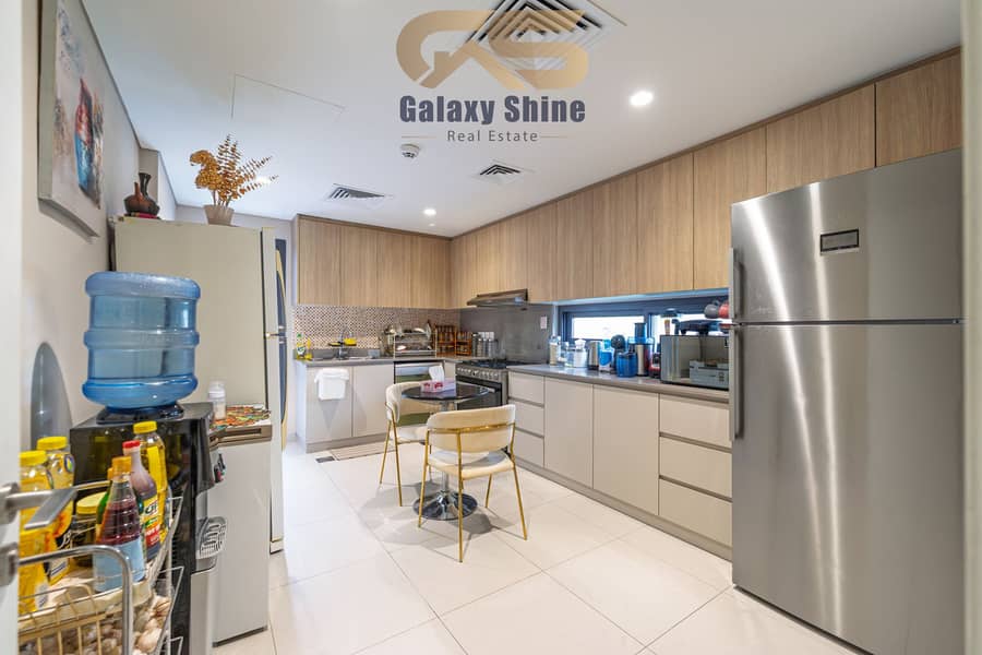 16 Kitchen. jpg