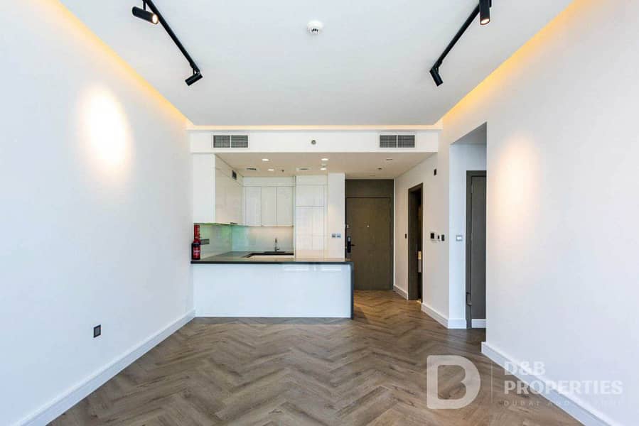 Lagoon View | Vacant | Upgraded Finishing