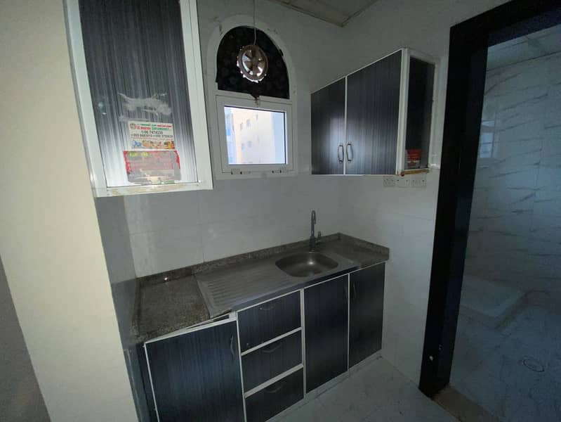 4 ab30e72d-8863-46fc-a16e-dd5ec16efbb5. jpg