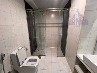 5 312 tr3 bathroom. jpg