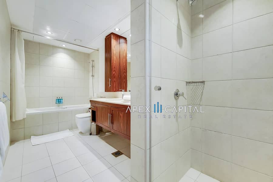 8 9_Main Ensuite-0. jpg