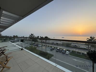 2 Bedroom Flat for Sale in Palm Jumeirah, Dubai - Vacant | Sunset views | Modern