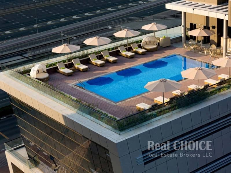 10 MPM - Pool - Daytime. jpg