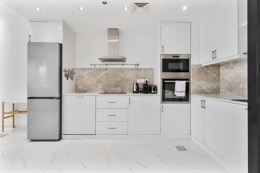 4 Full Kitchen. jpeg