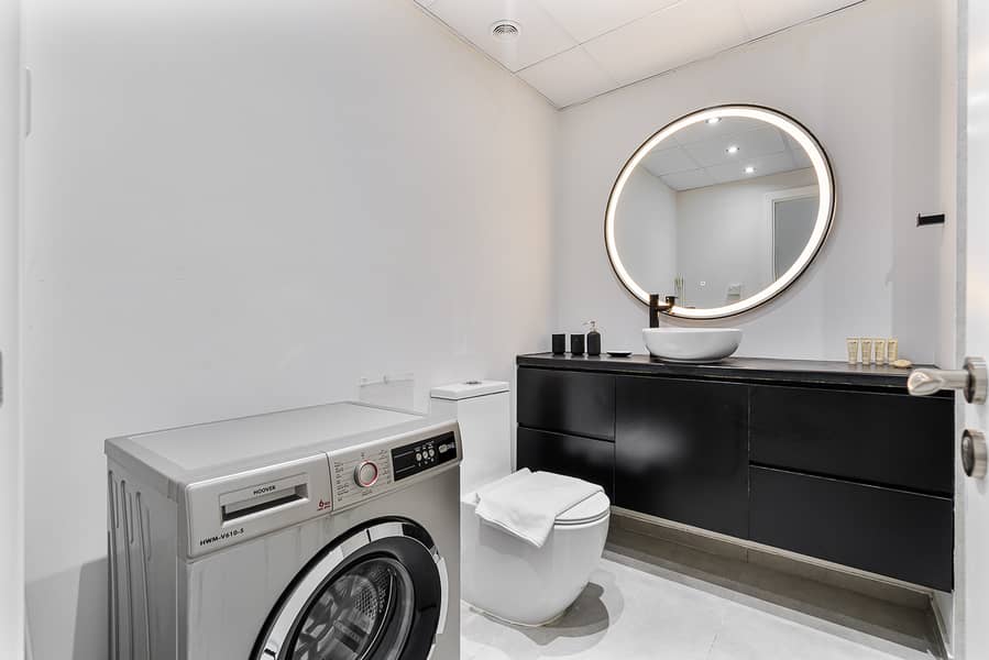 18 Full Bathroom 2. jpeg