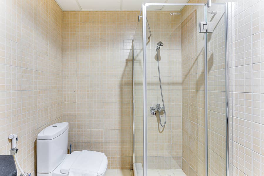 11 Full Bathroom (1). jpeg