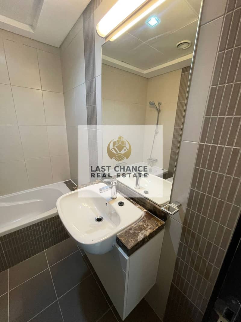 15 708c46bb-92a8-49dc-b4bd-a98876df91ed. jpg