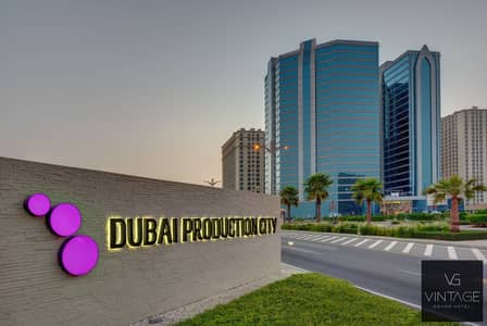 شقة فندقية  للايجار في مدينة دبي للإنتاج، دبي - VGH Building_edited. png