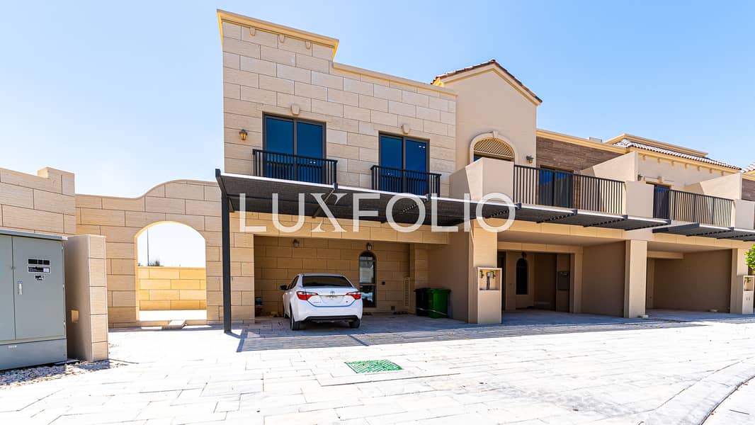 Huge Corner Plot | Single Row | Vacant