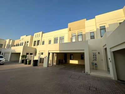4 Bedroom Villa for Sale in Reem, Dubai - FRONT SIDE VIEW. jpg