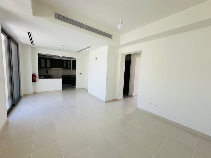 2 LIVING AREA. jpg