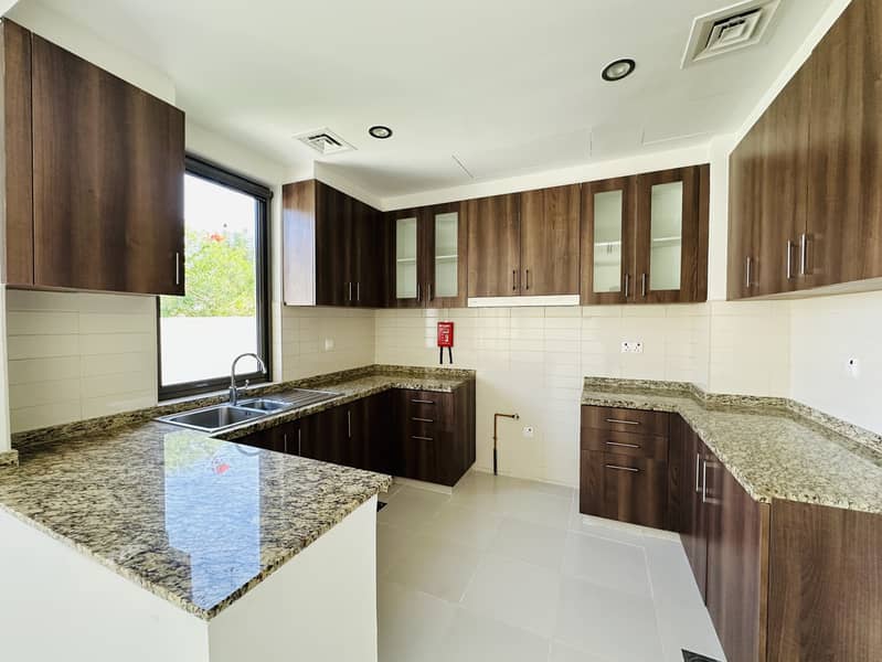 5 KITCHEN. jpg