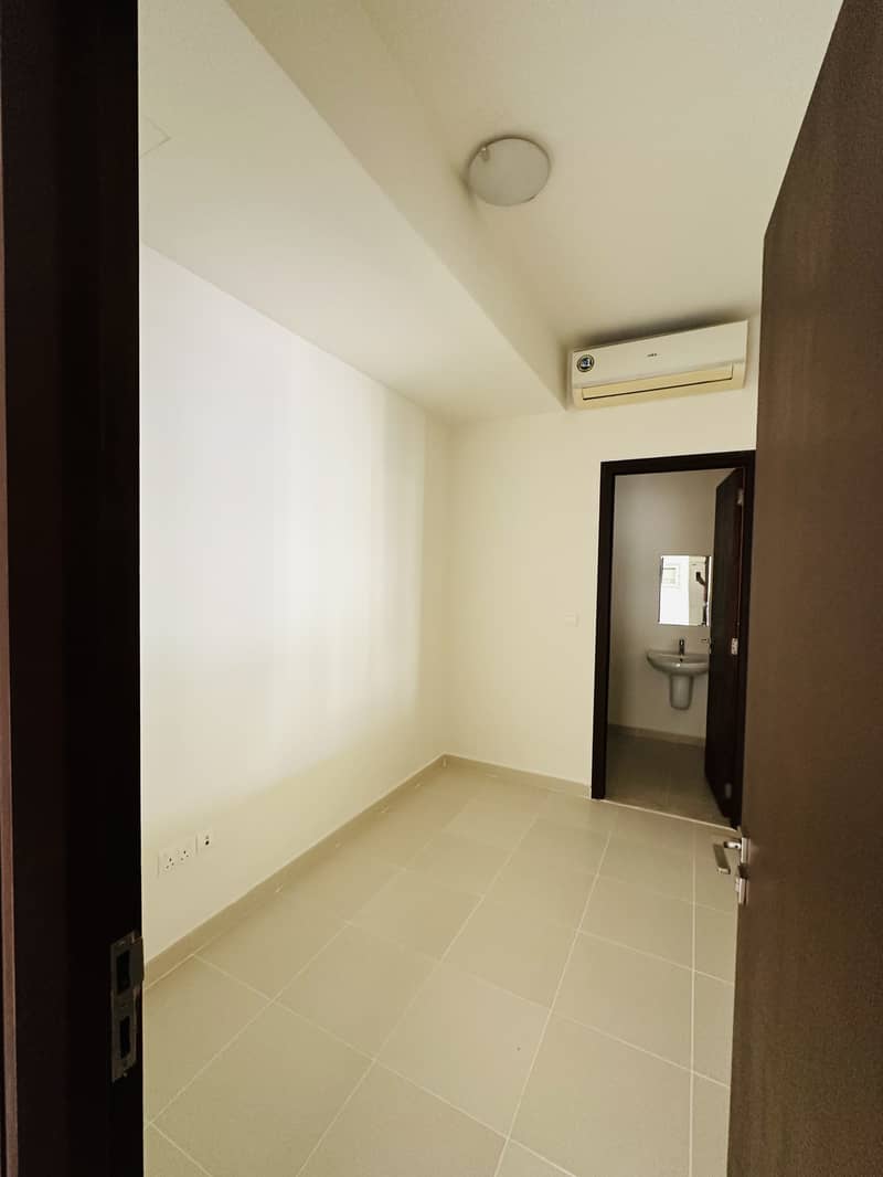 6 ROOM 1. jpg