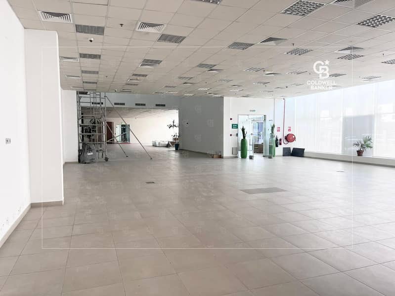 SHOWROOM\WAREHOUSE | PRIME LOCATION | SZR FACING