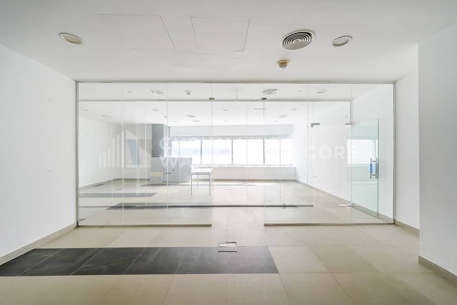 位于商业湾，鸢尾海湾大厦 的写字楼 300000 AED - 12254779