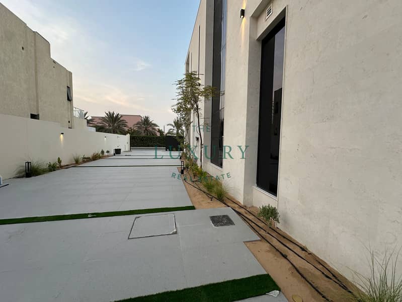 20 Brand_New___Modern___Private_Pool_Garden_-23. jpg