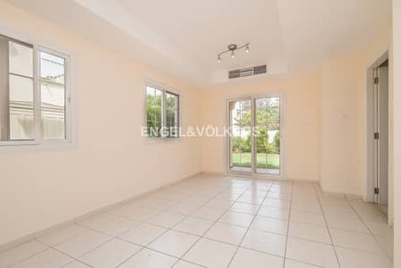 Lake View | Spacious Backyard | Study Room Lake View | Spacious Backyard | Study Room
